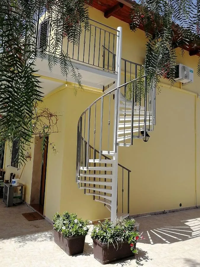 Villa Sole - Finaiti - Appartamento Per Turisti Floridia 0*,  Italy